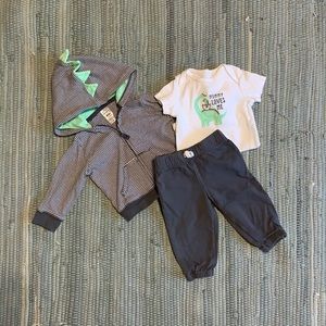 Carter’s 6 month Dino set